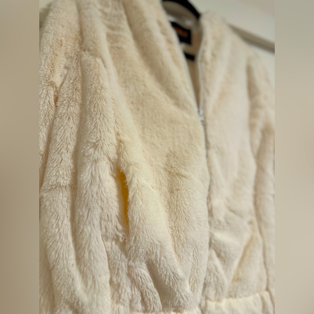 NWT Cute fuzzy sweater size L